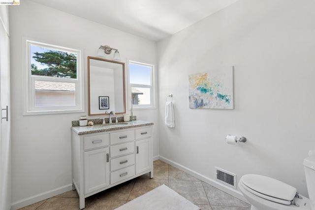 2339 Thackeray Dr, Oakland, CA 94611