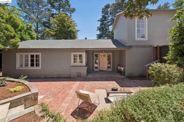 2339 Thackeray Dr, Oakland, CA 94611