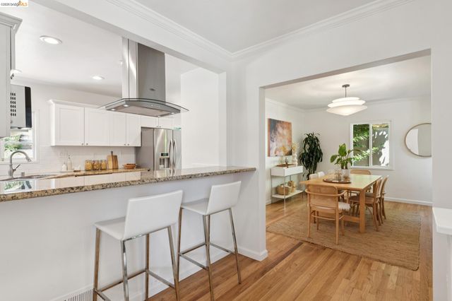 2339 Thackeray Dr, Oakland, CA 94611