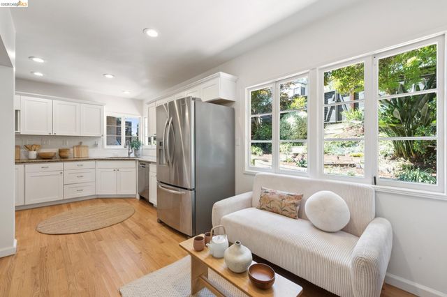2339 Thackeray Dr, Oakland, CA 94611