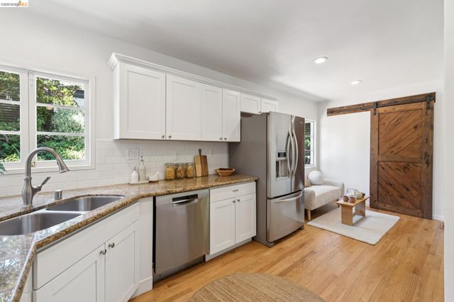 2339 Thackeray Dr, Oakland, CA 94611