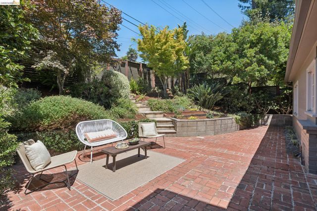 2339 Thackeray Dr, Oakland, CA 94611