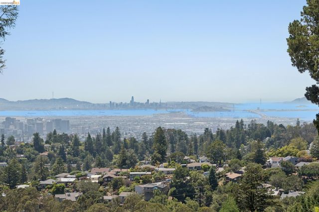 2339 Thackeray Dr, Oakland, CA 94611