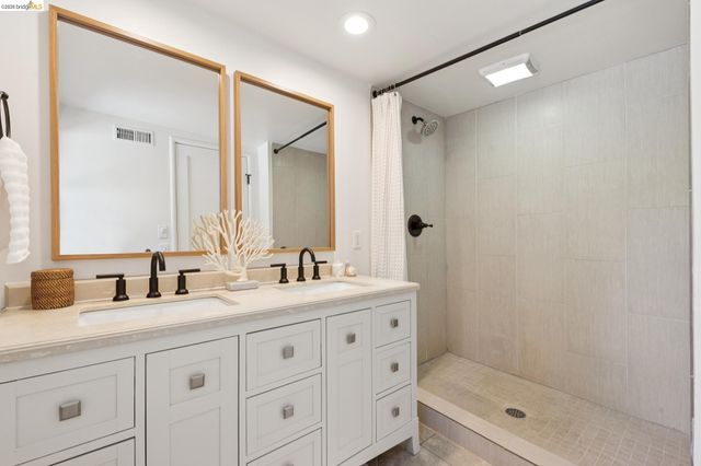 2339 Thackeray Dr, Oakland, CA 94611
