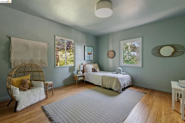 2339 Thackeray Dr, Oakland, CA 94611