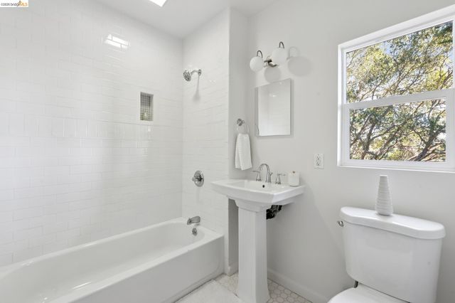 2339 Thackeray Dr, Oakland, CA 94611