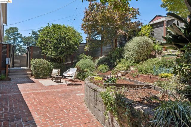 2339 Thackeray Dr, Oakland, CA 94611