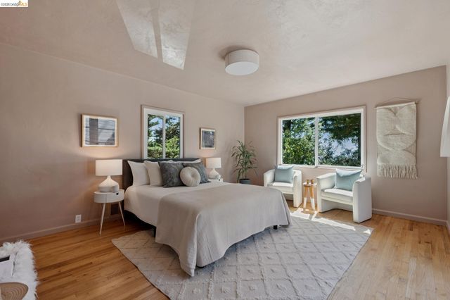 2339 Thackeray Dr, Oakland, CA 94611