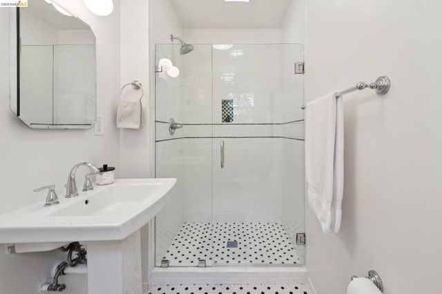 2339 Thackeray Dr, Oakland, CA 94611