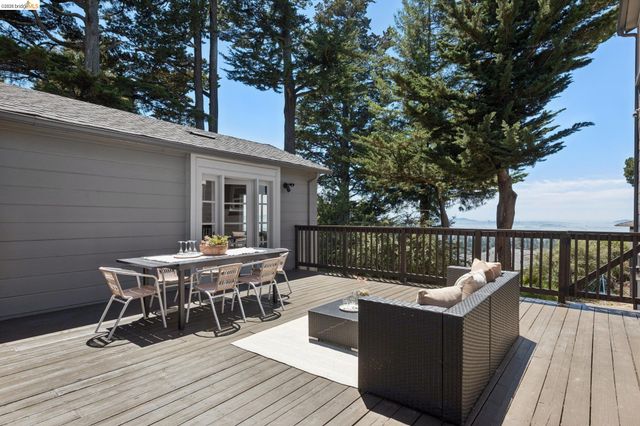 2339 Thackeray Dr, Oakland, CA 94611