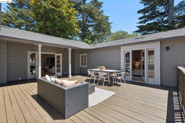 2339 Thackeray Dr, Oakland, CA 94611