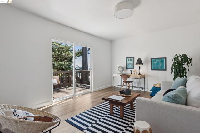 2339 Thackeray Dr, Oakland, CA 94611