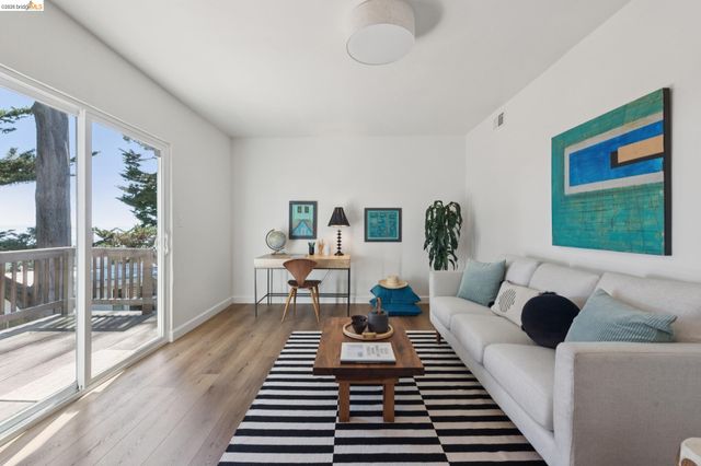 2339 Thackeray Dr, Oakland, CA 94611