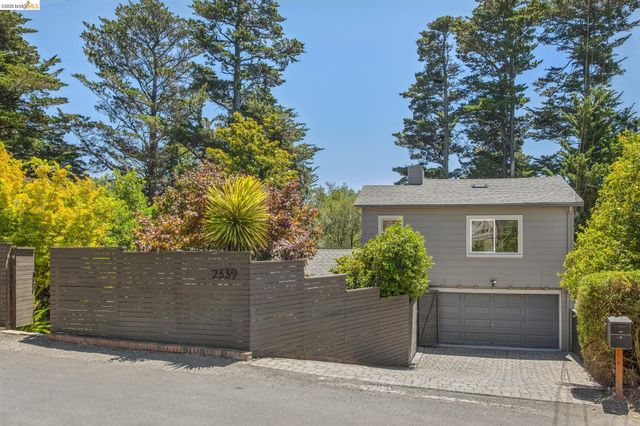 2339 Thackeray Dr, Oakland, CA 94611