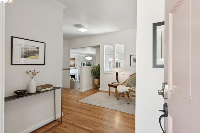 2339 Thackeray Dr, Oakland, CA 94611