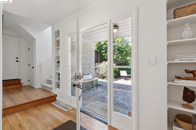 2339 Thackeray Dr, Oakland, CA 94611