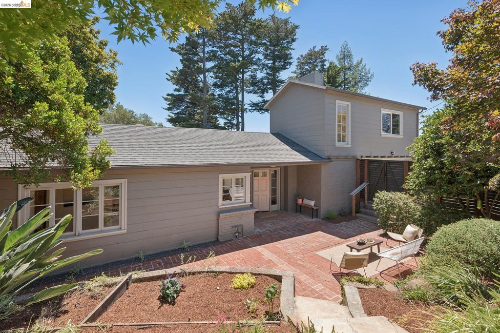 2339 Thackeray Dr, Oakland, CA 94611