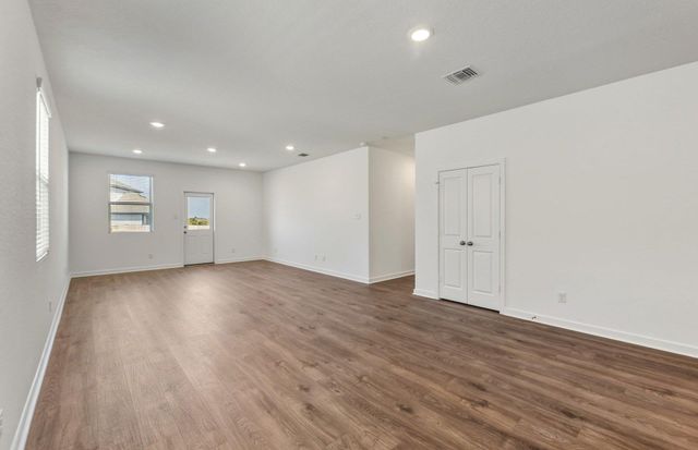 416 Paradise Canyon DR, Jarrell, TX 76537