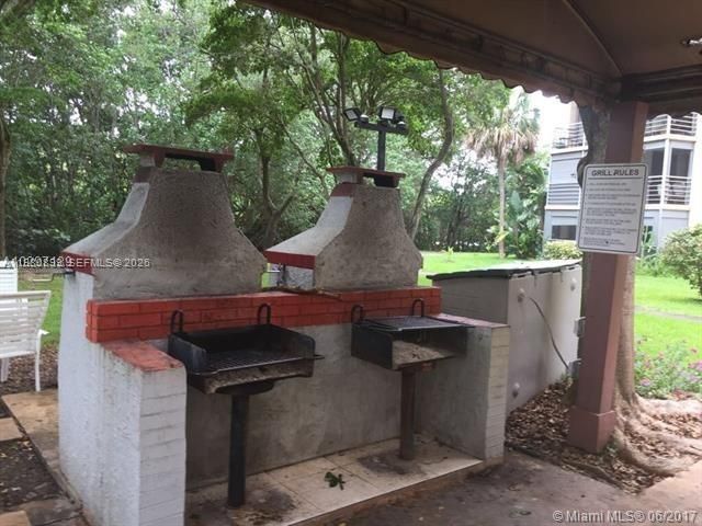 17890 W Dixie Hwy 106, North Miami Beach, FL 33160