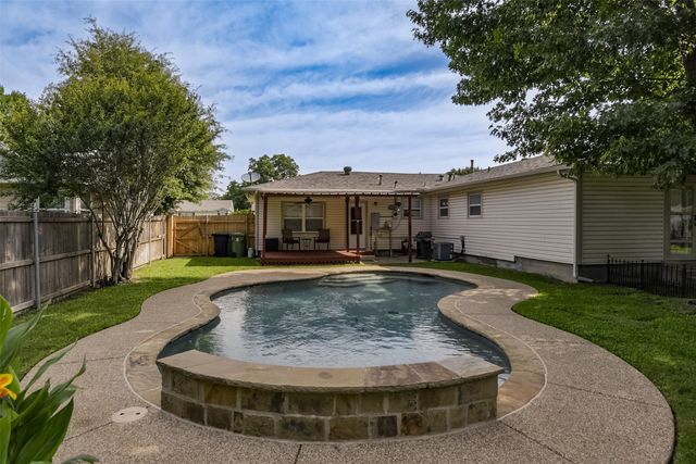 741 Cullum Avenue, Hurst, TX 76053