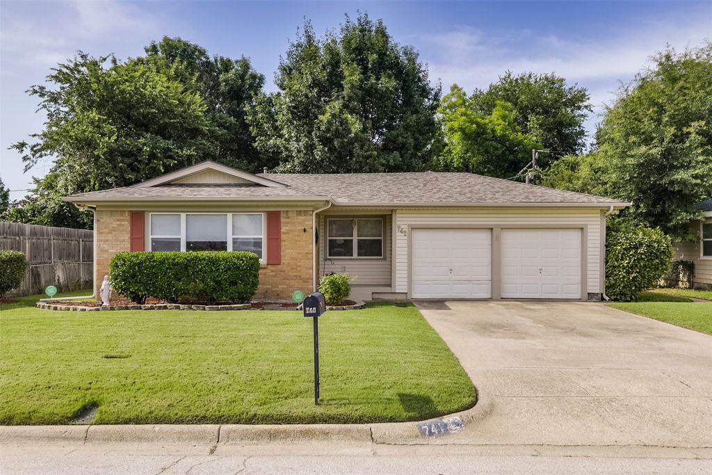 741 Cullum Avenue, Hurst, TX 76053