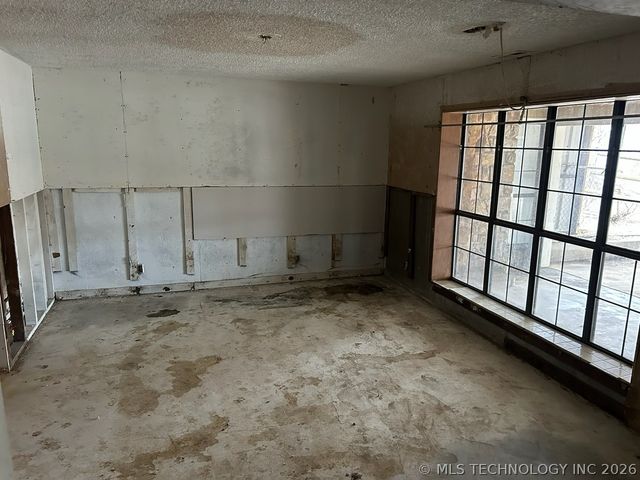 11201 S Edgewater Road, Claremore, OK 74017