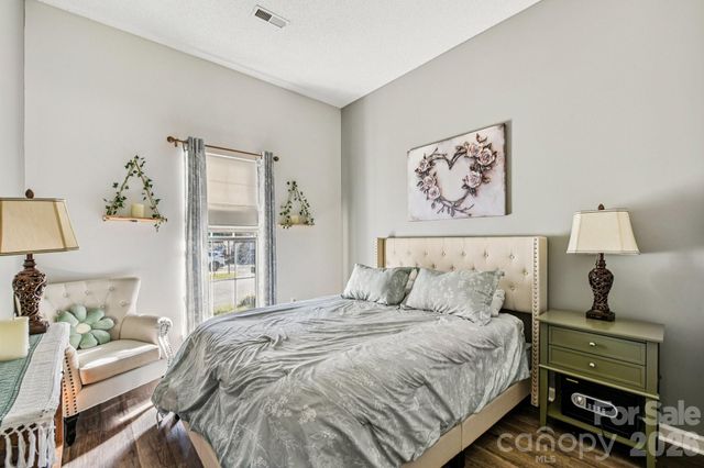 5719 Becton Park Drive, Charlotte, NC 28227