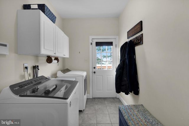 2106 RIDGE WAY, East Greenville, PA 18041