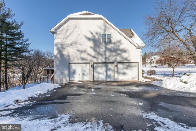 2106 RIDGE WAY, East Greenville, PA 18041