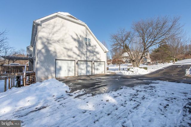 2106 RIDGE WAY, East Greenville, PA 18041