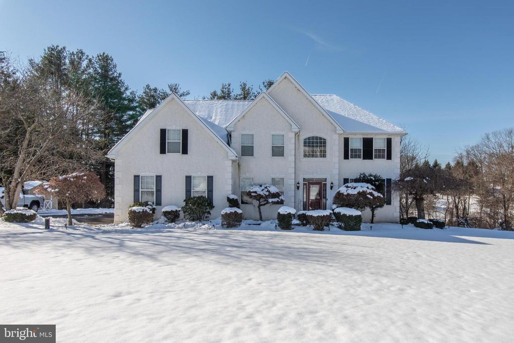 2106 RIDGE WAY, East Greenville, PA 18041