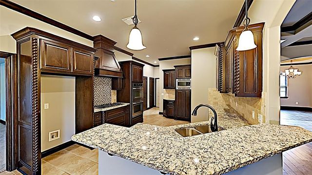 2324 Sutton Place, Edmond, OK 73012