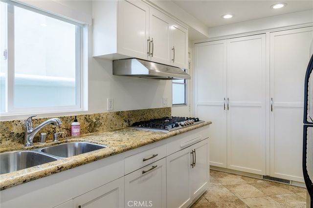 302 S Bay Front, Newport Beach, CA 92662
