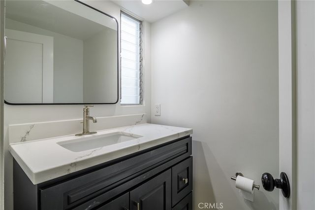 302 S Bay Front, Newport Beach, CA 92662