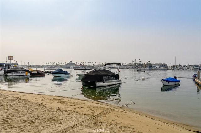 302 S Bay Front, Newport Beach, CA 92662