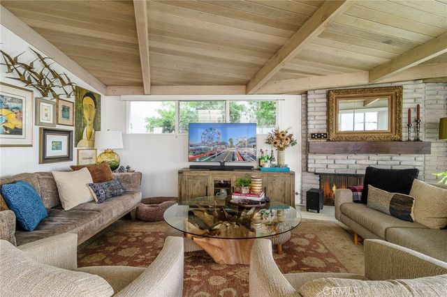 302 S Bay Front, Newport Beach, CA 92662