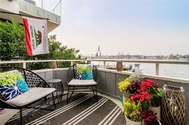 302 S Bay Front, Newport Beach, CA 92662