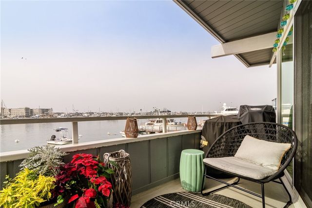 302 S Bay Front, Newport Beach, CA 92662
