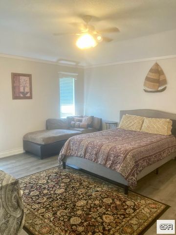 10 Clara Barton Lane, Galveston, TX 77551