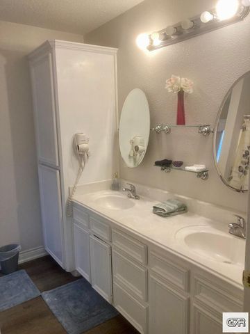 10 Clara Barton Lane, Galveston, TX 77551