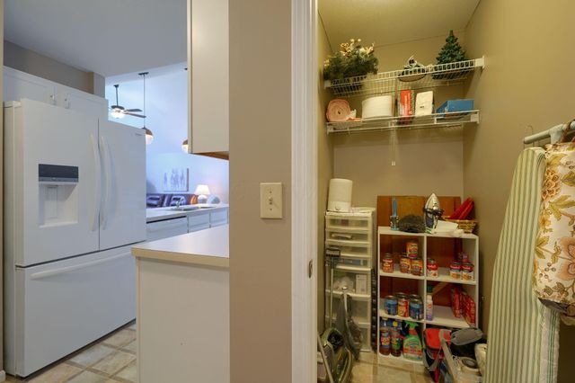 1948 S Farmbrook Creek S, 7, Grove City, OH 43123