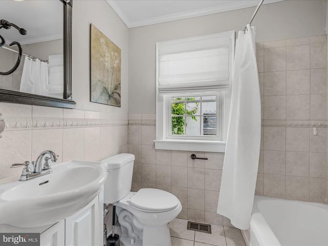 812 JEFFERSON AVE, Charles Town, WV 25414
