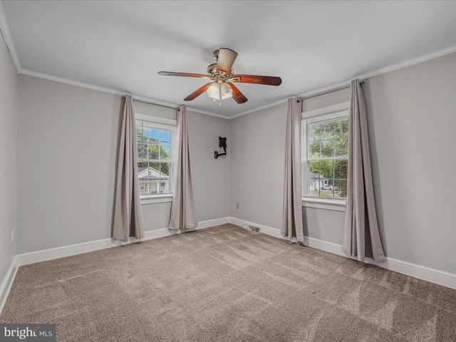 812 JEFFERSON AVE, Charles Town, WV 25414