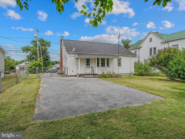 812 JEFFERSON AVE, Charles Town, WV 25414
