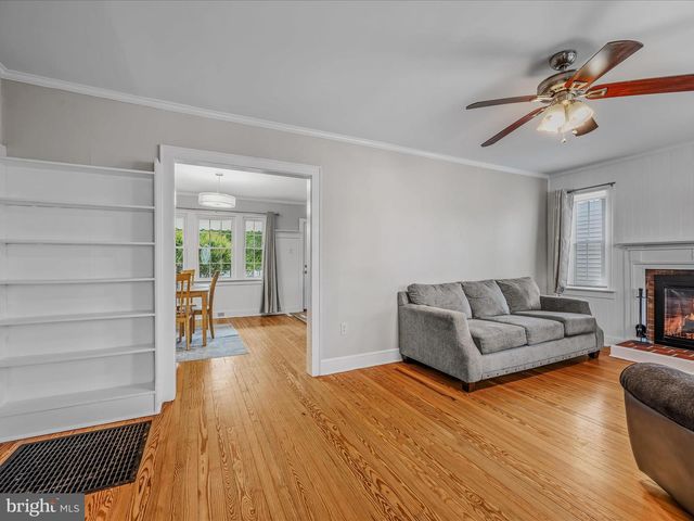 812 JEFFERSON AVE, Charles Town, WV 25414