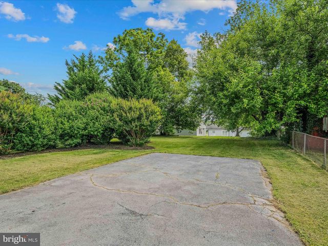 812 JEFFERSON AVE, Charles Town, WV 25414