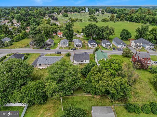 812 JEFFERSON AVE, Charles Town, WV 25414