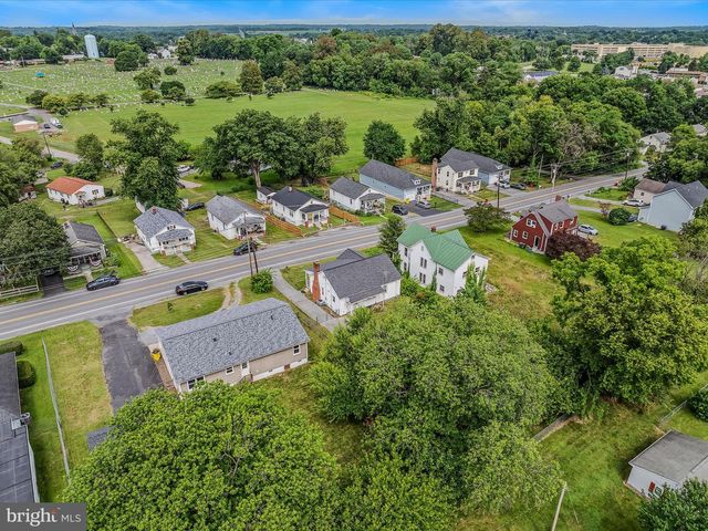 812 JEFFERSON AVE, Charles Town, WV 25414