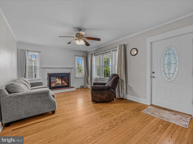 812 JEFFERSON AVE, Charles Town, WV 25414