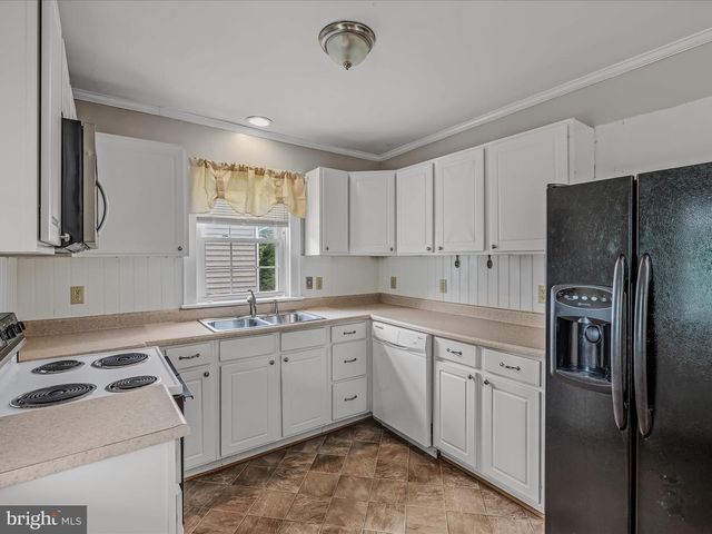 812 JEFFERSON AVE, Charles Town, WV 25414